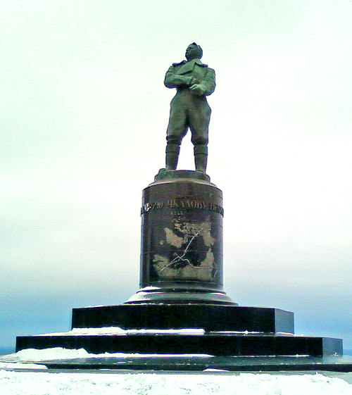 Памятник В. П. Чкалову